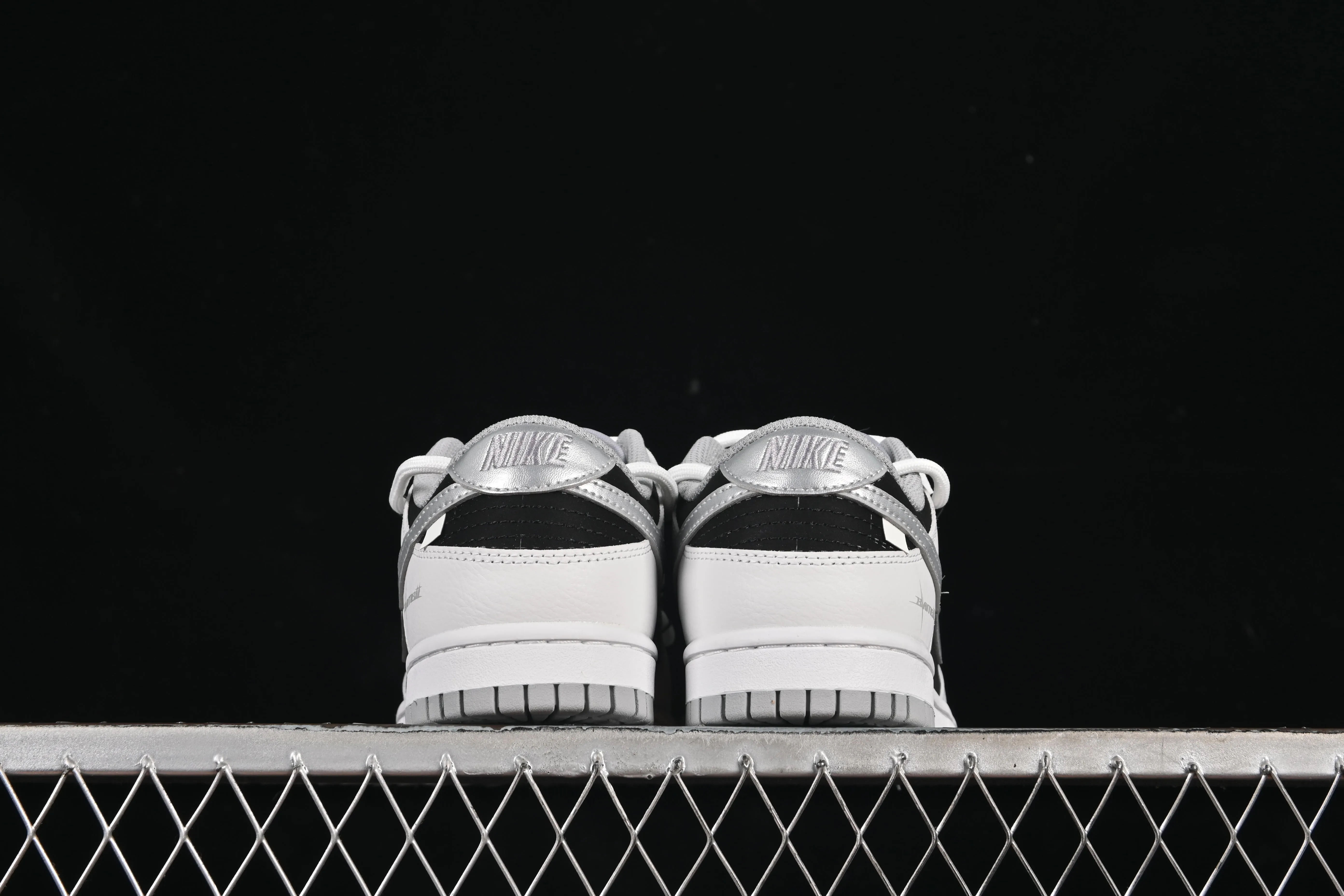 All categories Nk SB Dunk Series Nk SB Dunk Low High-end customized low-top sneakers Nike SB Dunk Low "Just Do it" Strap black and silver Anniversary high-end customized low-top casual sneakers WS0414-025